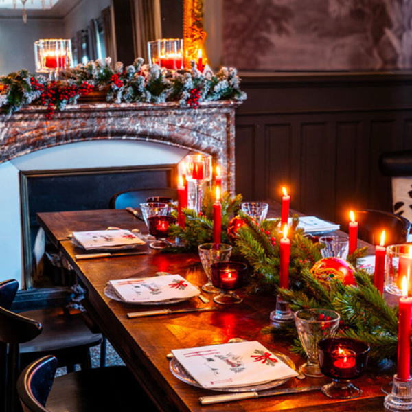 Paviot my Cabane weiße Servietten bedruckt mit Berghütte Motiv in grün und rot, style